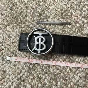 TB round buckle Burberry black belt reversible 41” long
